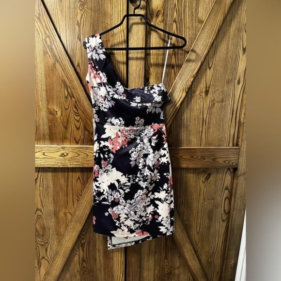 Floral one shoulder dress - Picture 5 of 7